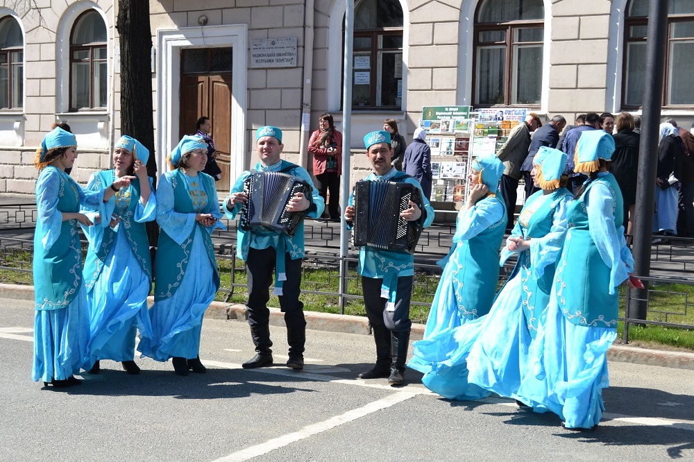 Праздник в татарстане сегодня. Татарстанцы. 13 Мая праздник в Татарстане. Праздник сегодня в Татарстане. Татарстан праздники 2022.