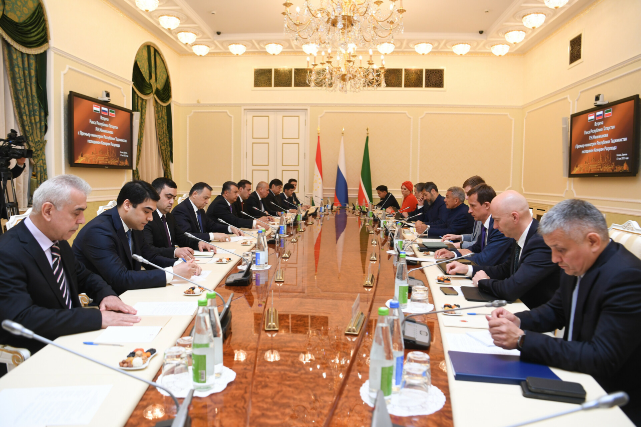 Рустам Минниханов На встрече с Премьер-министром Таджикистана, Кохиром Расулзодой