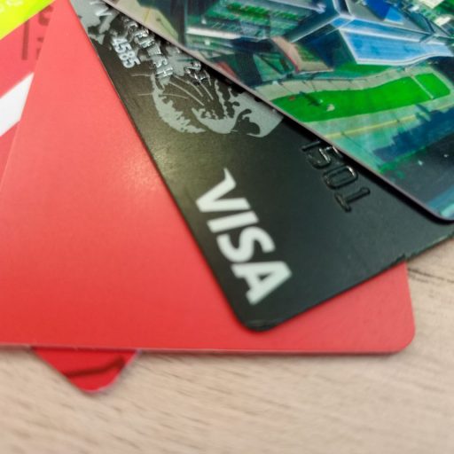 Карты Visa и Mastercard полностью выведут из обращения россиян не ранее 2030 года